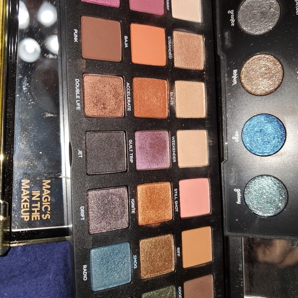 Bundle of SIX Urban Decay Palettes - Picture 5 of 7